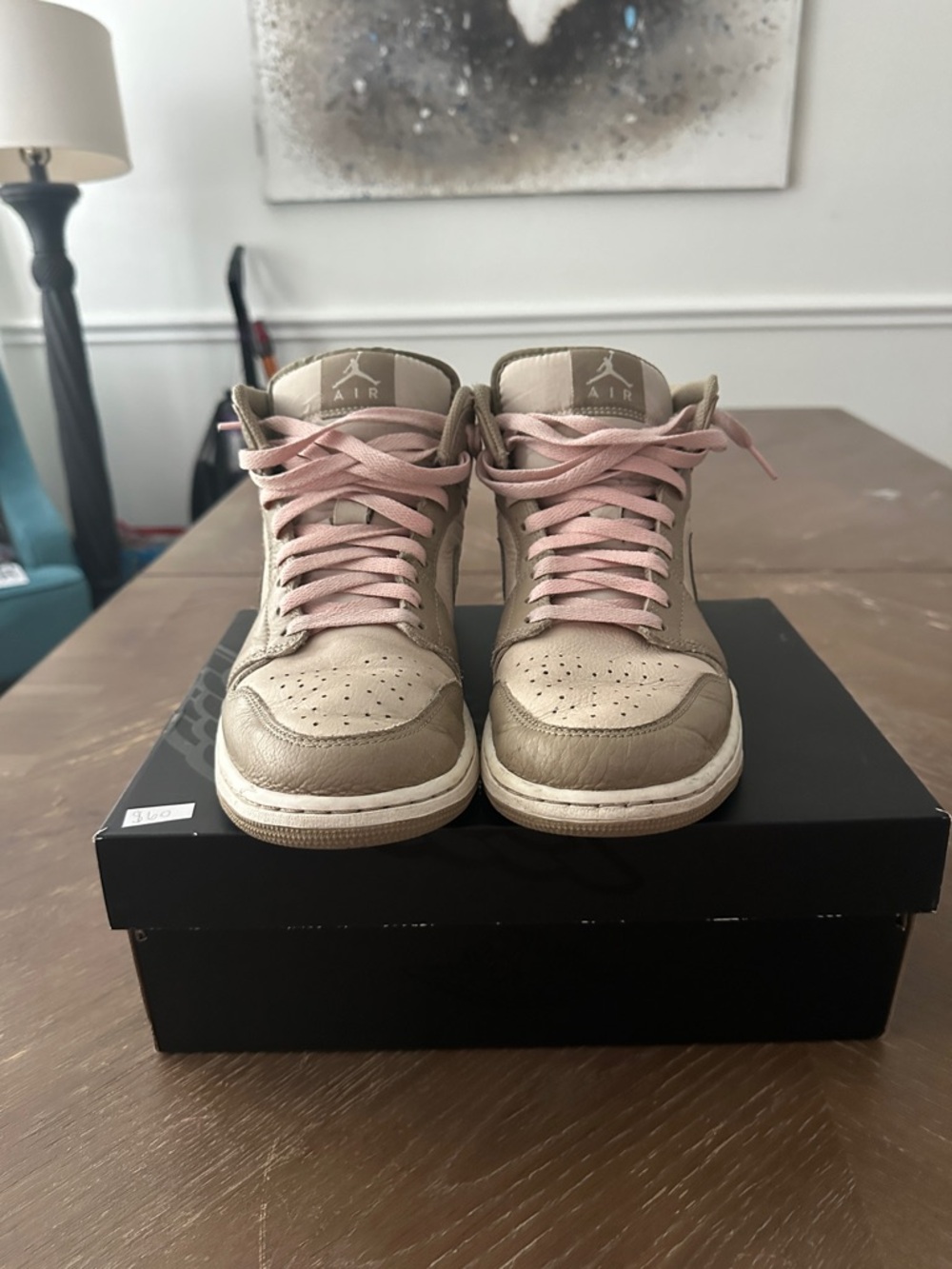 Air jordan 1 mid , men’s size 9
